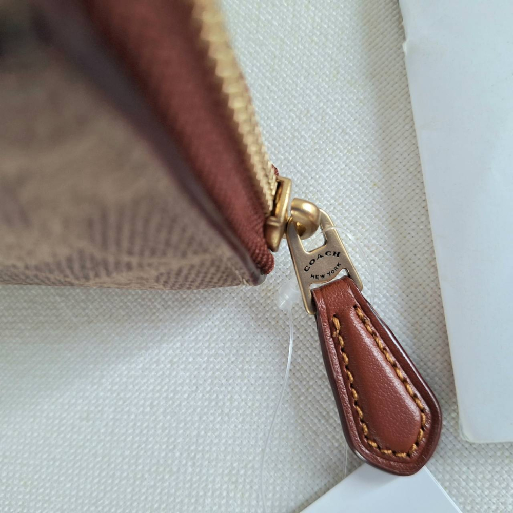 【現貨】 COACH 長夾 專櫃款 小c logo 拉鍊長夾 多卡層 送禮 禮物 可快速出貨 🐶美國代購正品-細節圖7