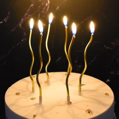 【嚴選SHOP】曲線鍍金蠟燭 生日蠟燭 蛋糕蠟燭 無煙蠟燭 金色 銀色 蠟燭 生日蛋糕 創意 婚慶 派對蠟燭【K262】