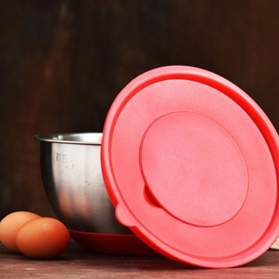 【嚴選SHOP】附防濺蓋+刨絲刀片 多功能打蛋盆套組 矽膠底不鏽鋼打蛋盆 帶手柄 底部防滑 單手打蛋【 K007】-細節圖2