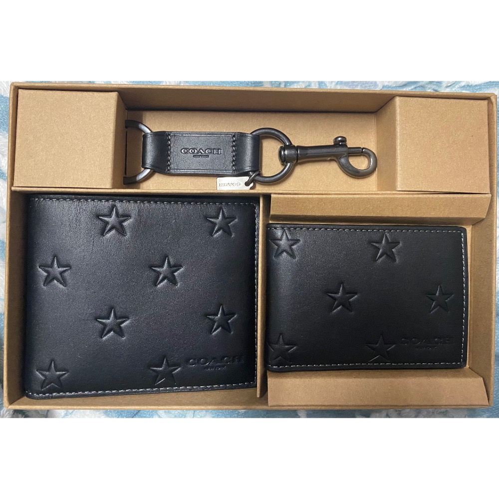 《現貨》Coach 男款短夾禮盒-星星壓紋-細節圖2