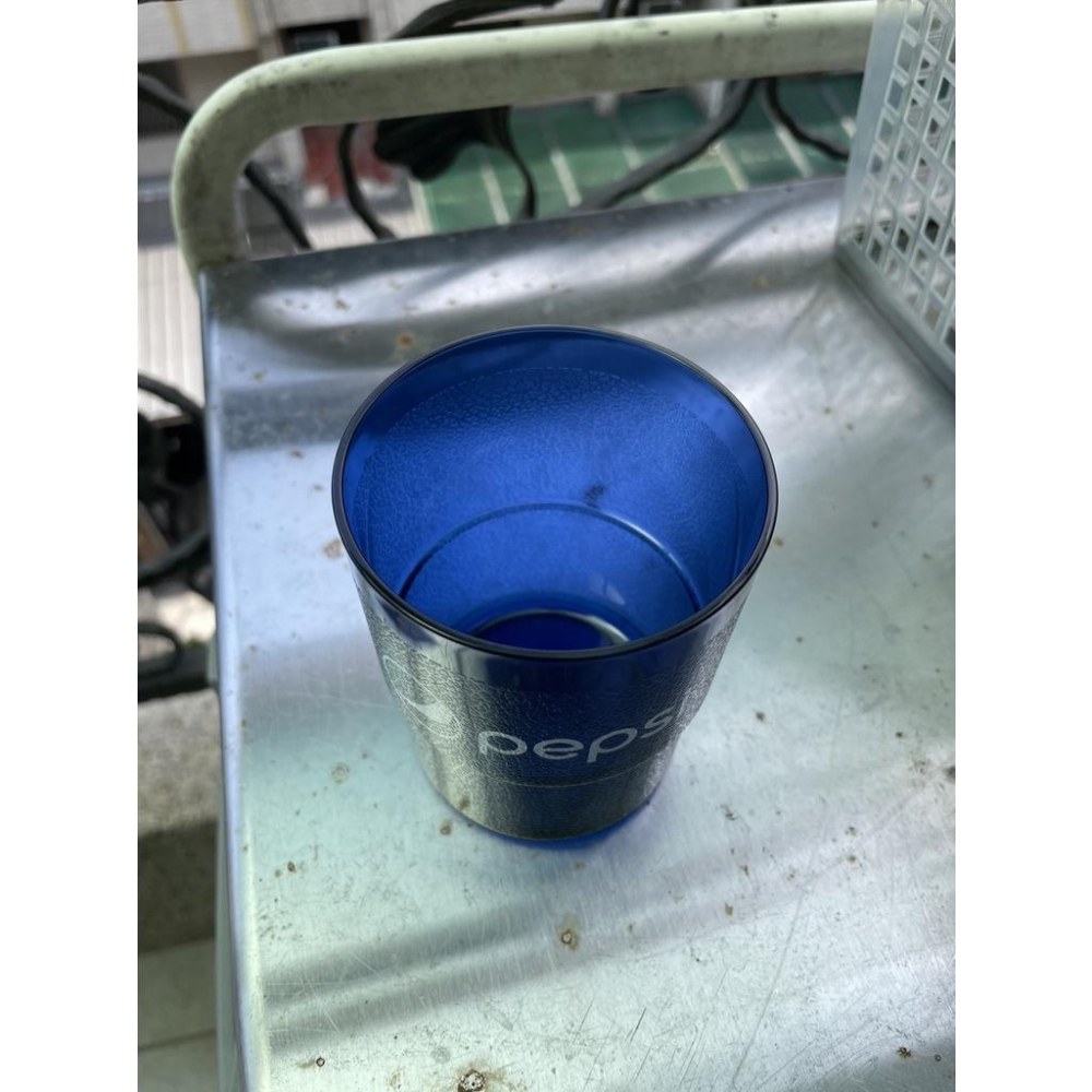 [山姆收藏]早期台灣製 百事可樂塑膠杯 飲料杯 藍色 市面上少見 可收藏 全新有塑膠套-細節圖2
