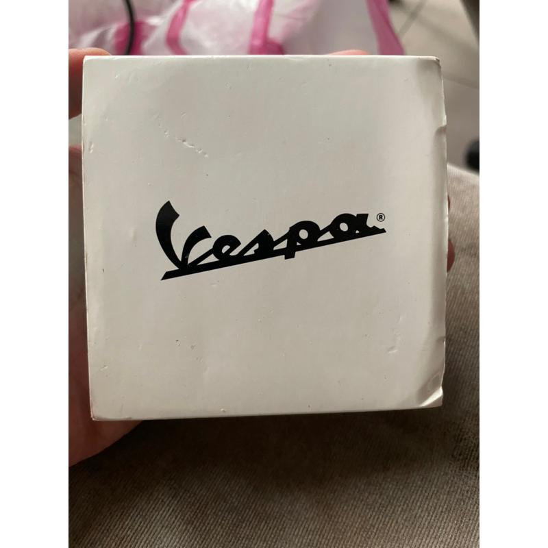 [山姆飾品]Vespa 偉士牌 絕版經典吊飾 全新品 含鐵盒-細節圖2