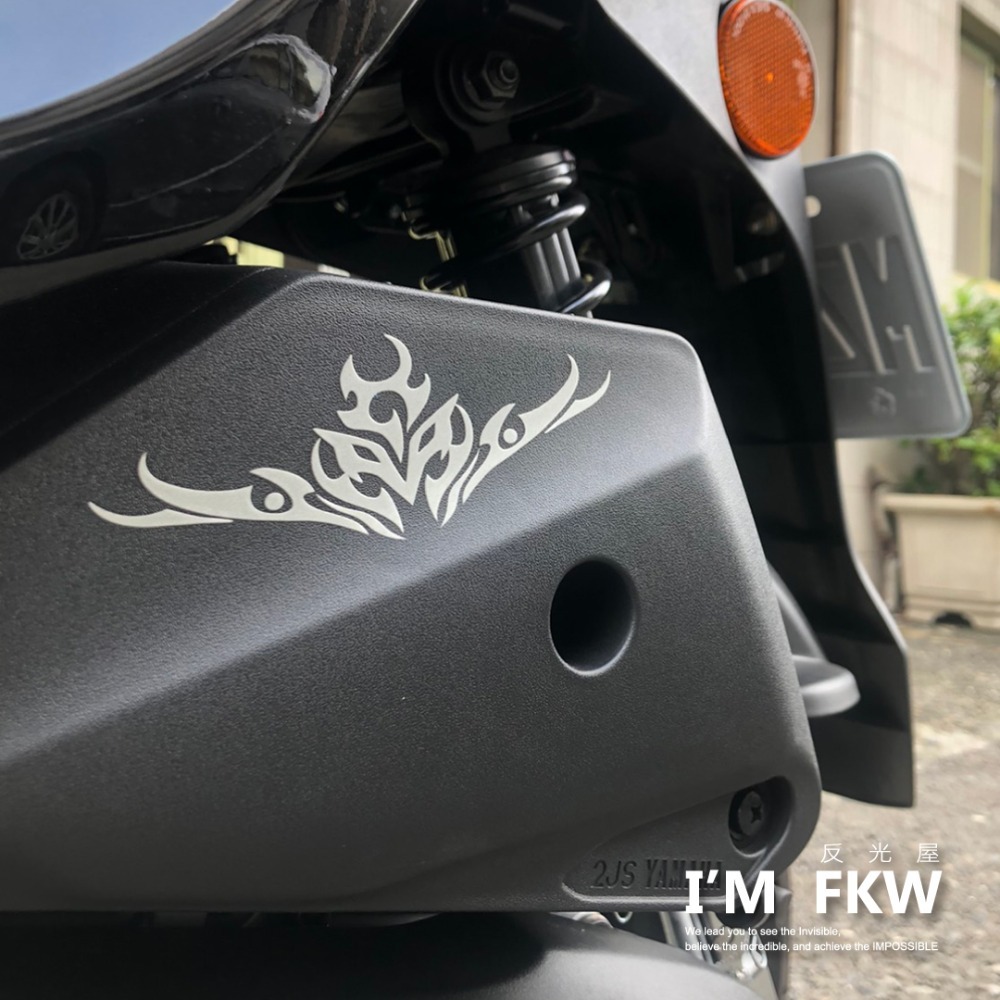 反光屋FKW 罪惡之翼 帥氣圖騰造型 防水車貼 反光貼紙 機車貼紙 翅膀 二種顏色 無底簍空 細膩質感 光滑平面皆可貼飾-細節圖2