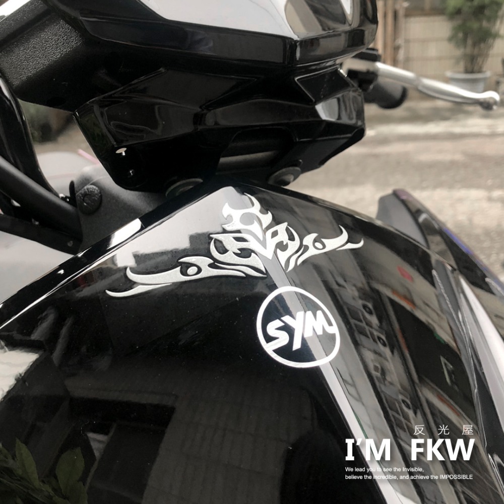 反光屋FKW 罪惡之翼 帥氣圖騰造型 防水車貼 反光貼紙 機車貼紙 翅膀 二種顏色 無底簍空 細膩質感 光滑平面皆可貼飾-細節圖9
