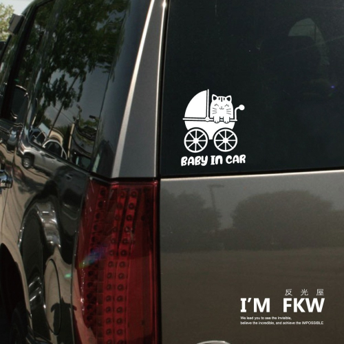 反光屋FKW BABY IN CAR 男嬰 女嬰 嬰兒 貓咪 娃娃車 汽車車身車窗貼紙 反光貼紙 透明底 汽車防水貼紙