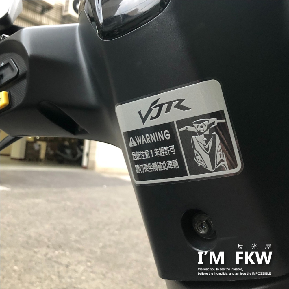 反光屋FKW VJR VJR125 VJR110 KYMCO 車型警告貼紙 車貼 警示貼 反光貼紙 透明底設計 專屬-細節圖8