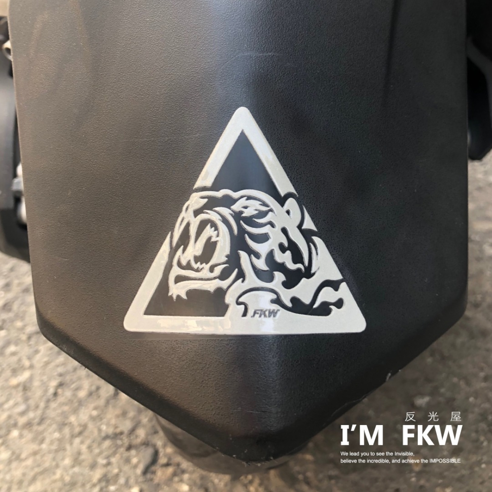 反光屋FKW 三角形反光警示貼紙  防水車貼 FORCE 阿法妹 DRG FNX 彪虎 TMAX KRV JETSL通用-細節圖7