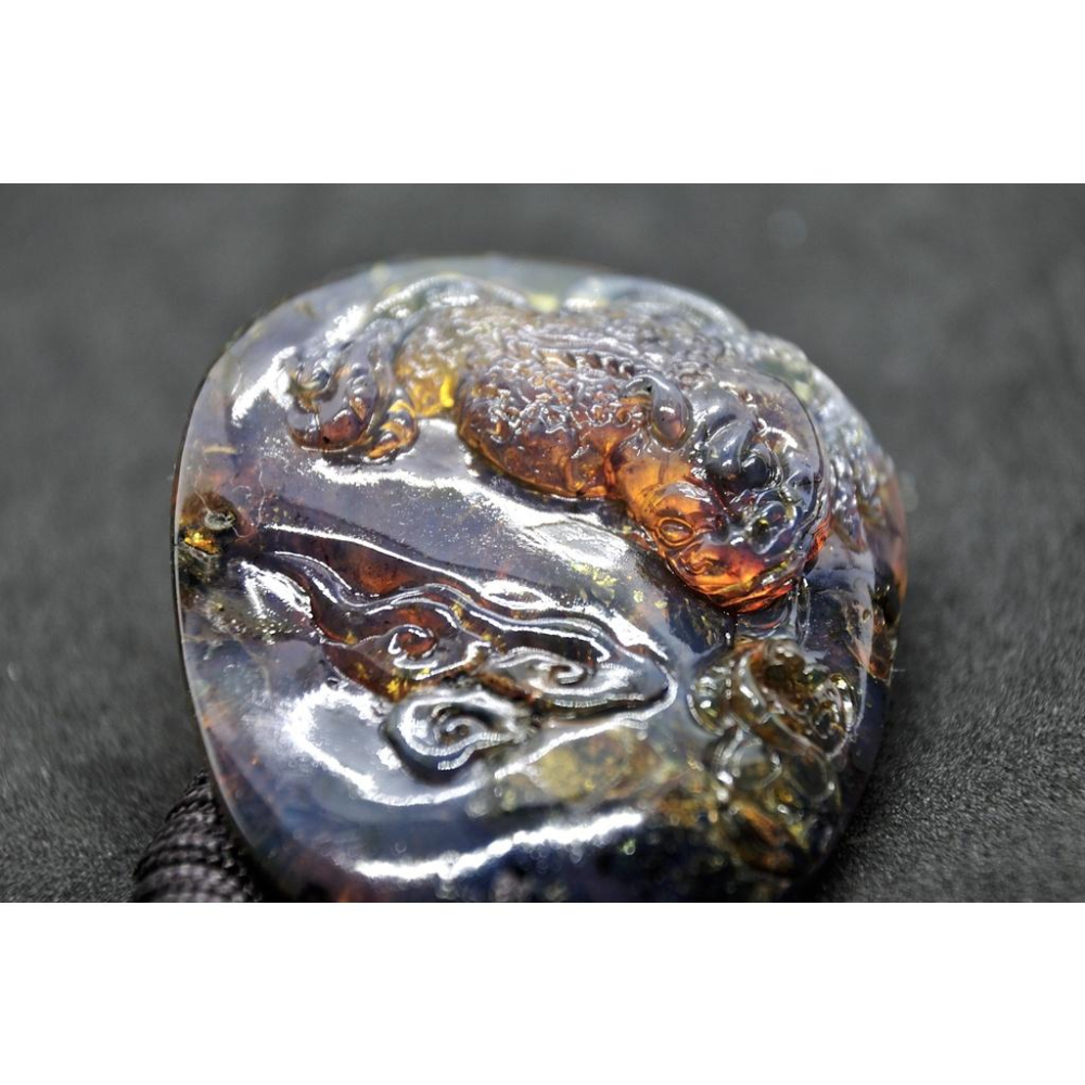 多米尼加藍珀 多明尼加藍珀 藍珀三足金蟾(付大師收藏證書)(付GIC檢定證書)-細節圖2