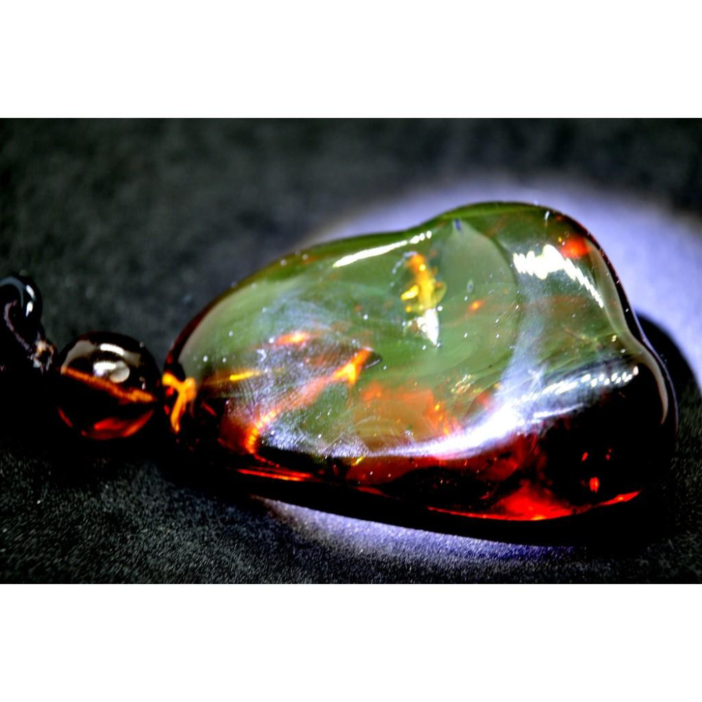 緬甸琥珀 紅茶珀 變色龍隨行吊墜(超重綠膜)(精品貨)-細節圖6