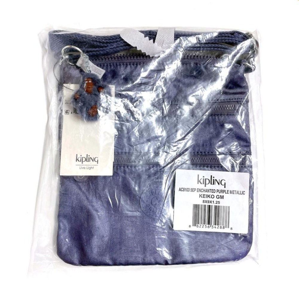 【kipling】尼龍拉鍊斜背包 AC8103 KEIKO GM（魔法金屬紫）全新附吊牌 絨毛猩猩鑰匙圈-細節圖4