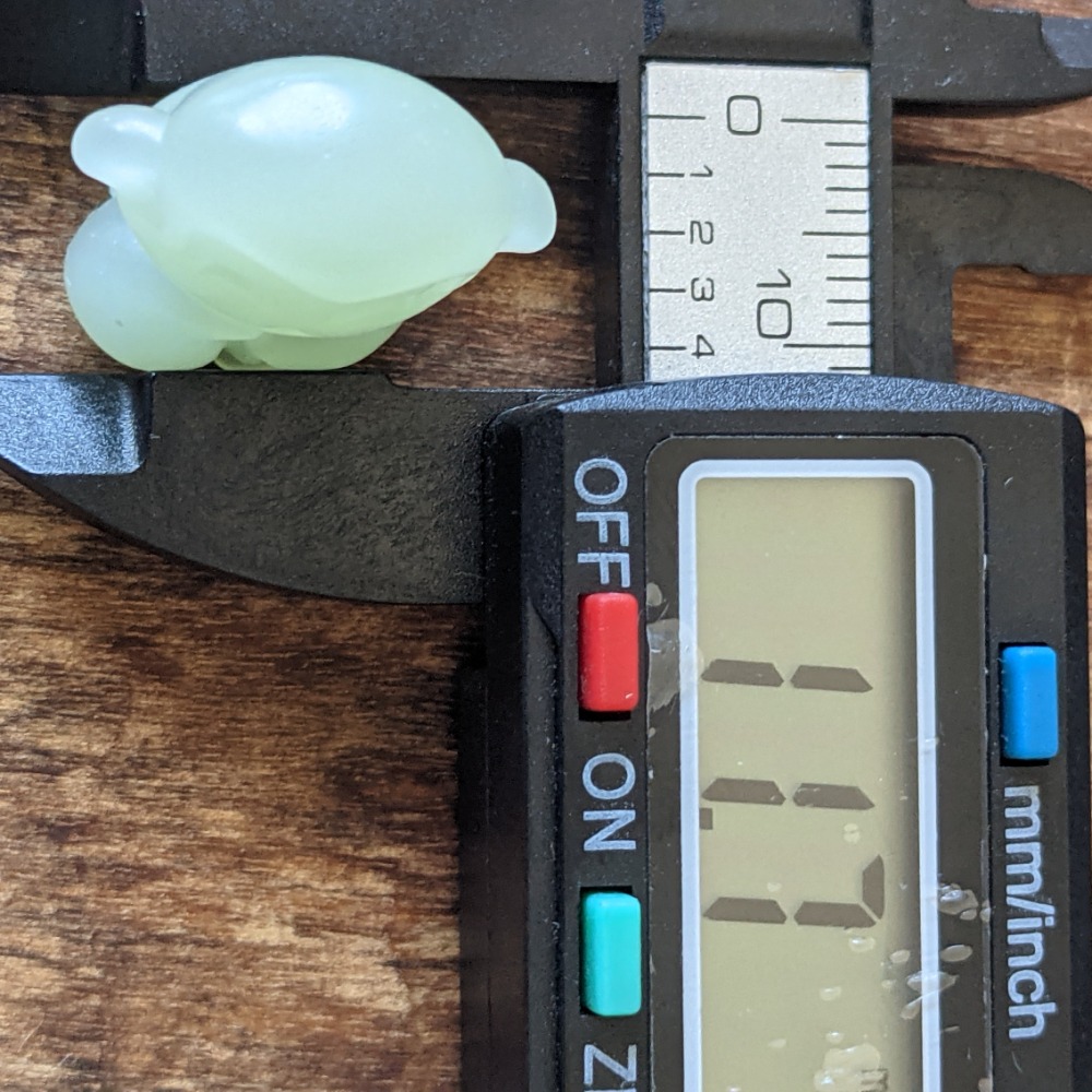 和田玉-俄料翠色手工雕猴子-細節圖3