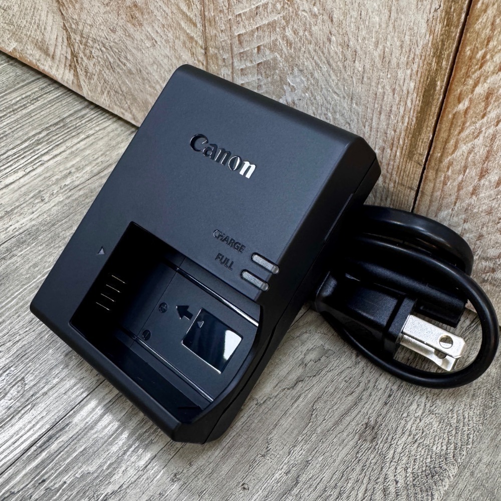 【3C配件倉】Canon 原廠 電池充電器 LC-E17E 全新裸裝 LP-E17 LPE17 R8 R10 R50-細節圖2