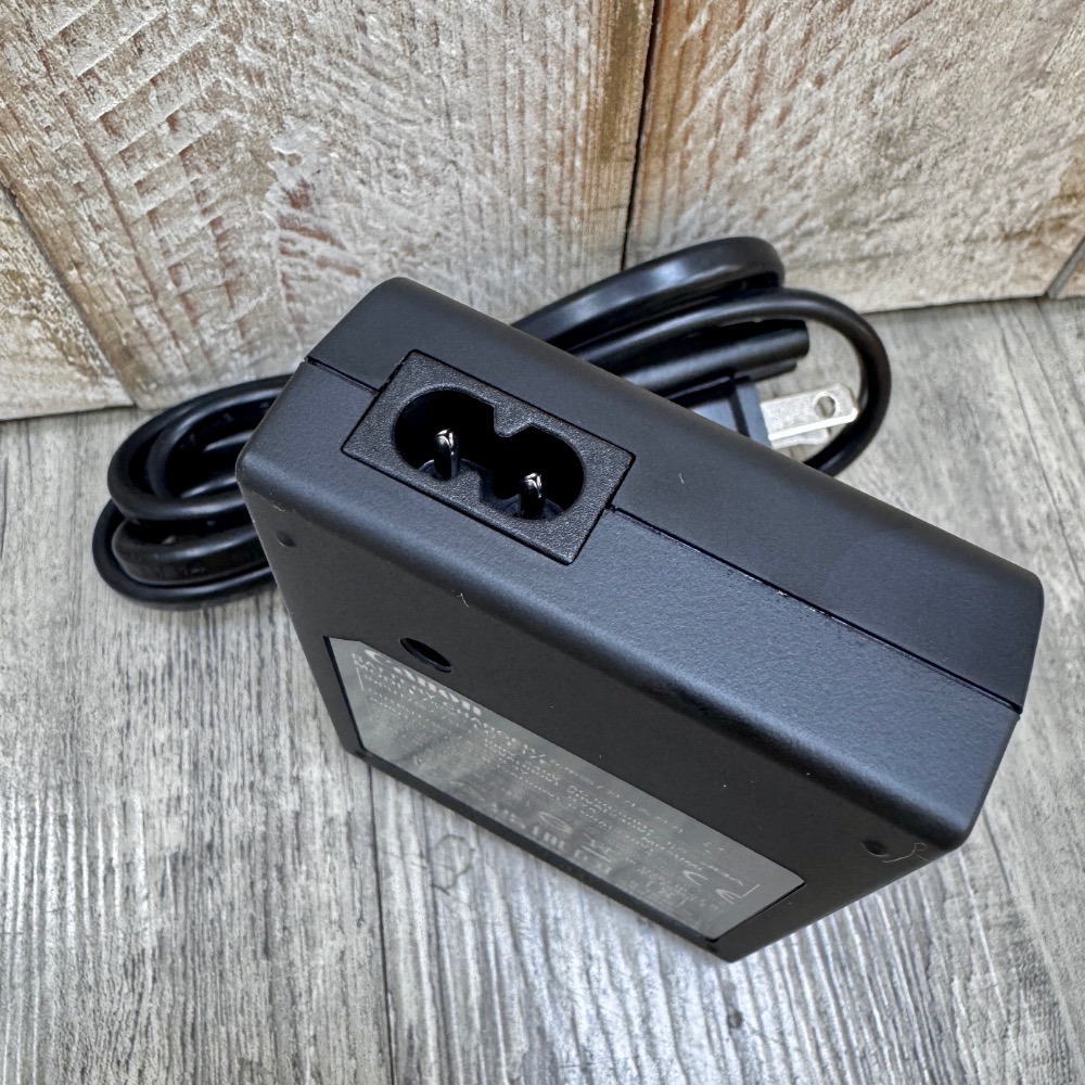 【3C配件倉】Canon 原廠 電池充電器 LC-E17E 全新裸裝 LP-E17 LPE17 R8 R10 R50-細節圖4
