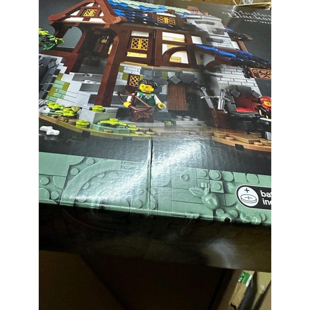 《嗨樂高》LEGO 21325 IDEAS 中世紀鐵匠小屋(輕盒損)-細節圖2