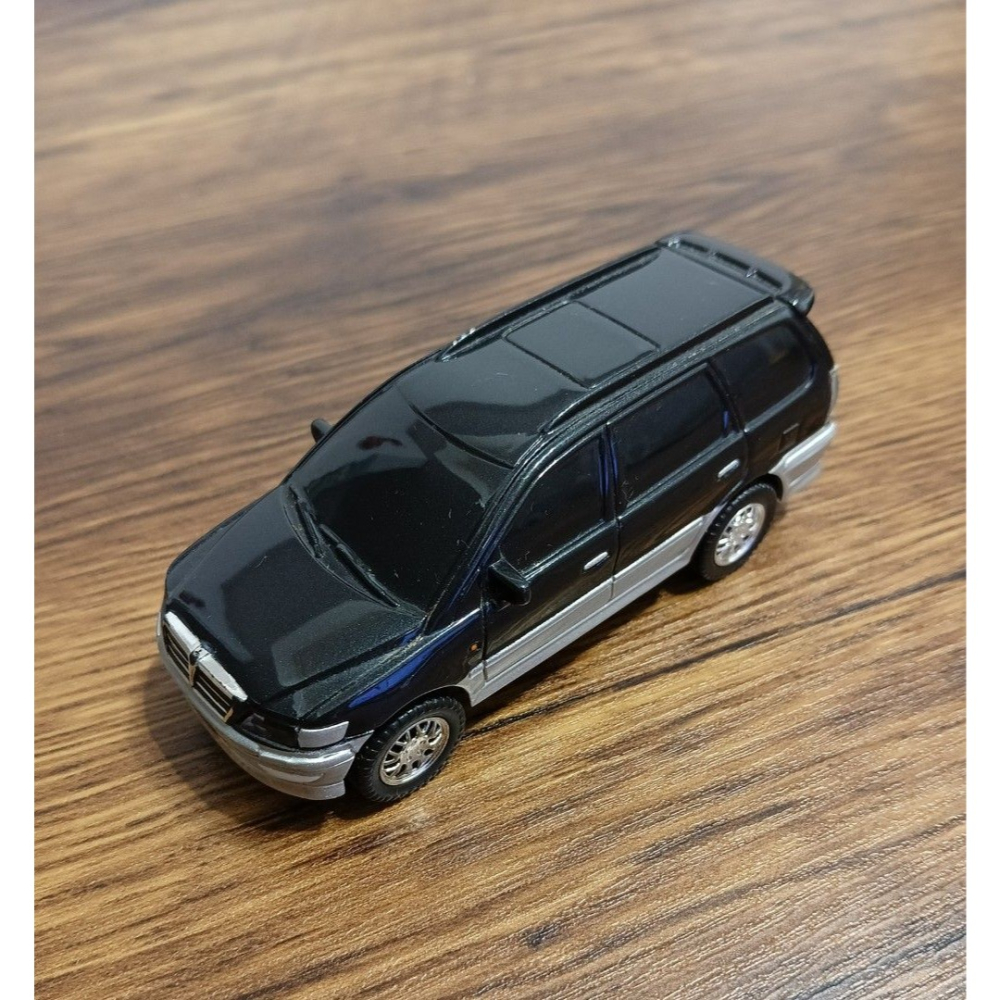 【絕版收藏】1: 43 MITSUBISHI 第一代 Savrin 幸福力 原廠塑膠模型車/迴力車（經典黑銀雙色）-細節圖2