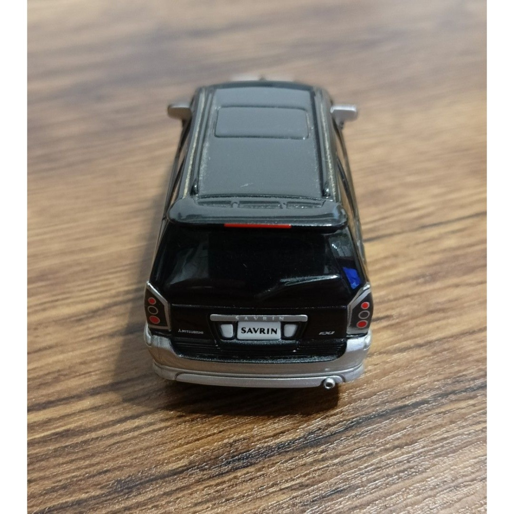 【絕版收藏】1: 43 MITSUBISHI 第一代 Savrin 幸福力 原廠塑膠模型車/迴力車（經典黑銀雙色）-細節圖4