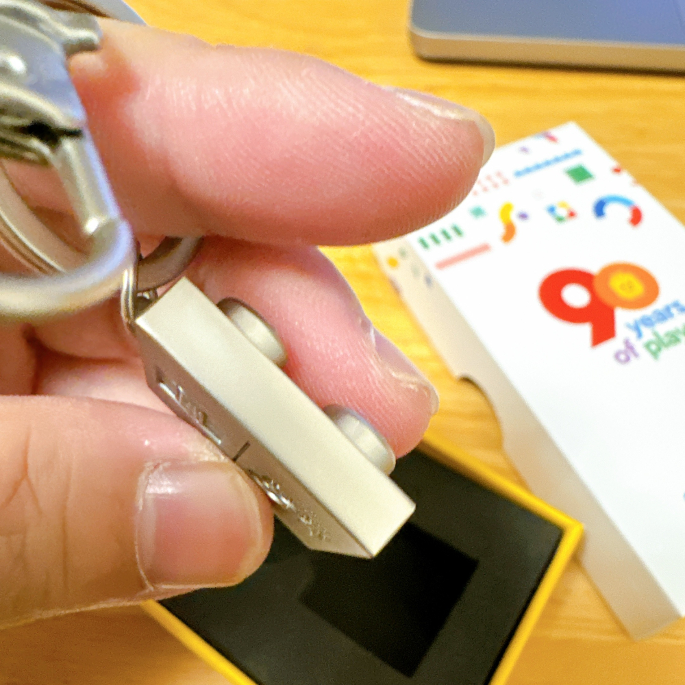 <木木·仕事部屋 Mu Mu Studio> 樂高 lego 90週年 90周年 紀念鑰匙圈 鑰匙圈 吊飾 限定 收藏-細節圖4