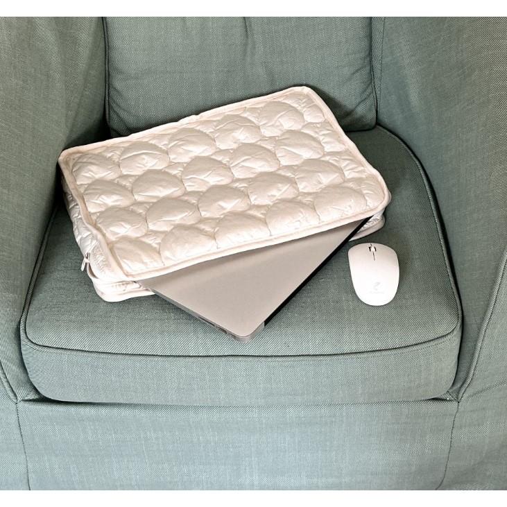 ʜᴀʀᴜᴅᴀɪʟʏ🌙  預購｜Mademoment 黑白絎縫愛心13吋~16吋電腦包 防撞包 保護包 共兩款-細節圖8