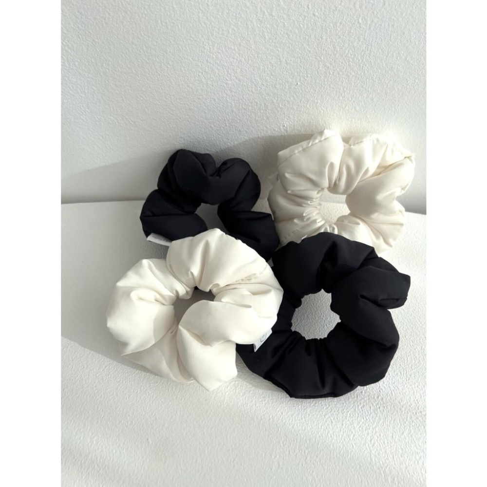 ʜᴀʀᴜᴅᴀɪʟʏ🌙 預購｜skyfolio 冬季質感材質髮圈 愛心雲朵/月亮吊墜髮圈 大腸圈 可愛髮飾 綁頭髮束飾品-細節圖3