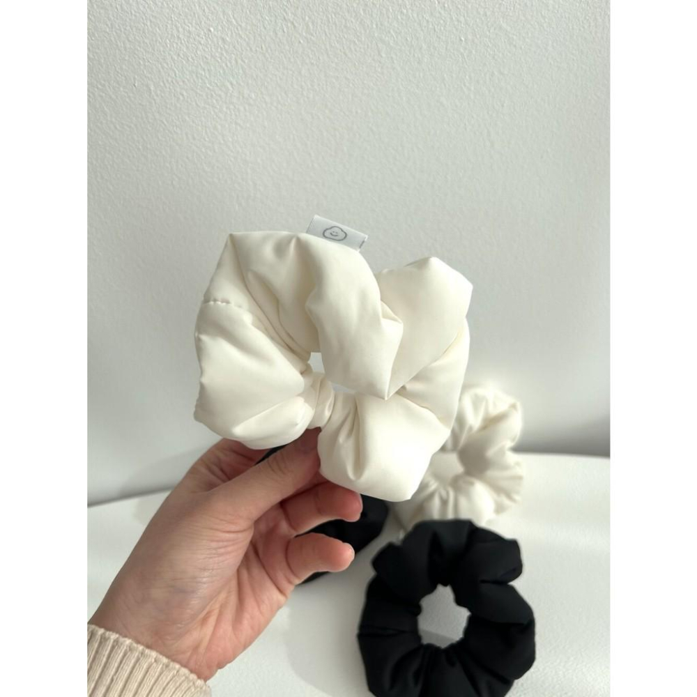 ʜᴀʀᴜᴅᴀɪʟʏ🌙 預購｜skyfolio 冬季質感材質髮圈 愛心雲朵/月亮吊墜髮圈 大腸圈 可愛髮飾 綁頭髮束飾品-細節圖4