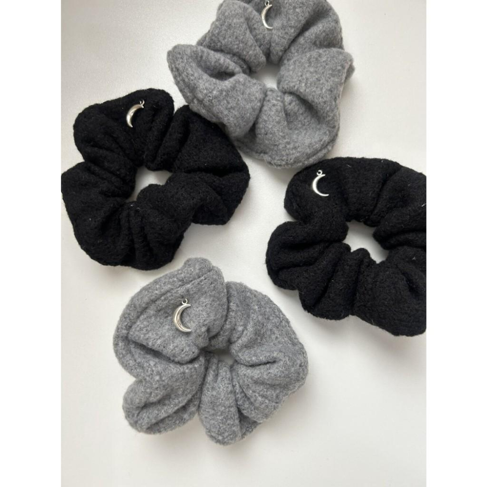 ʜᴀʀᴜᴅᴀɪʟʏ🌙 預購｜skyfolio 冬季質感材質髮圈 愛心雲朵/月亮吊墜髮圈 大腸圈 可愛髮飾 綁頭髮束飾品-細節圖5