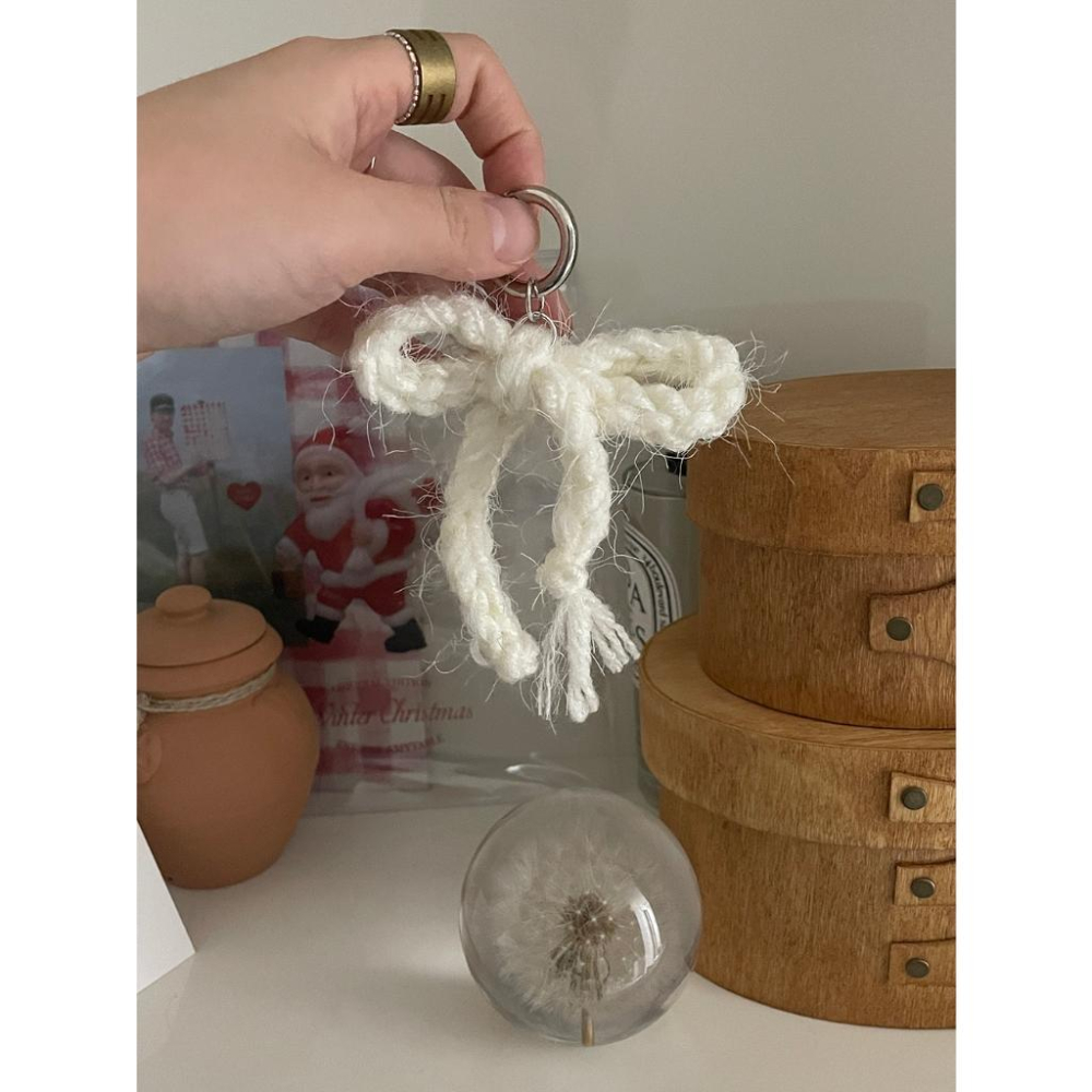 ʜᴀʀᴜᴅᴀɪʟʏ🌙  預購｜but better 粉嫩藍白羊毛蝴蝶結吊飾 掛飾 鑰匙圈-細節圖7