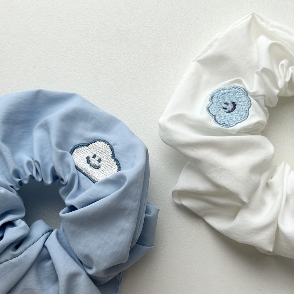 ʜᴀʀᴜᴅᴀɪʟʏ🌙  預購｜skyfolio 可愛雲朵刺繡髮圈 大腸圈 造型髮圈 可愛髮飾 綁頭髮束飾品-細節圖2