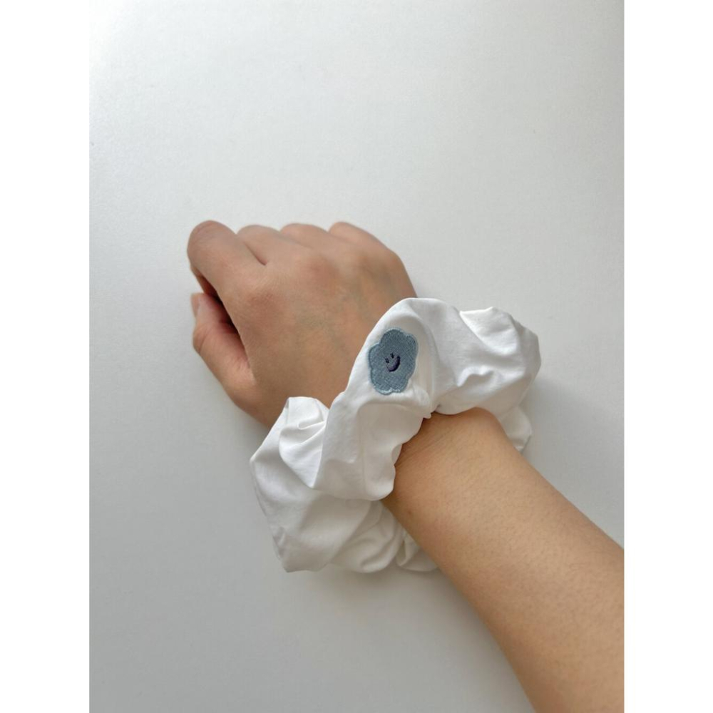 ʜᴀʀᴜᴅᴀɪʟʏ🌙  預購｜skyfolio 可愛雲朵刺繡髮圈 大腸圈 造型髮圈 可愛髮飾 綁頭髮束飾品-細節圖5