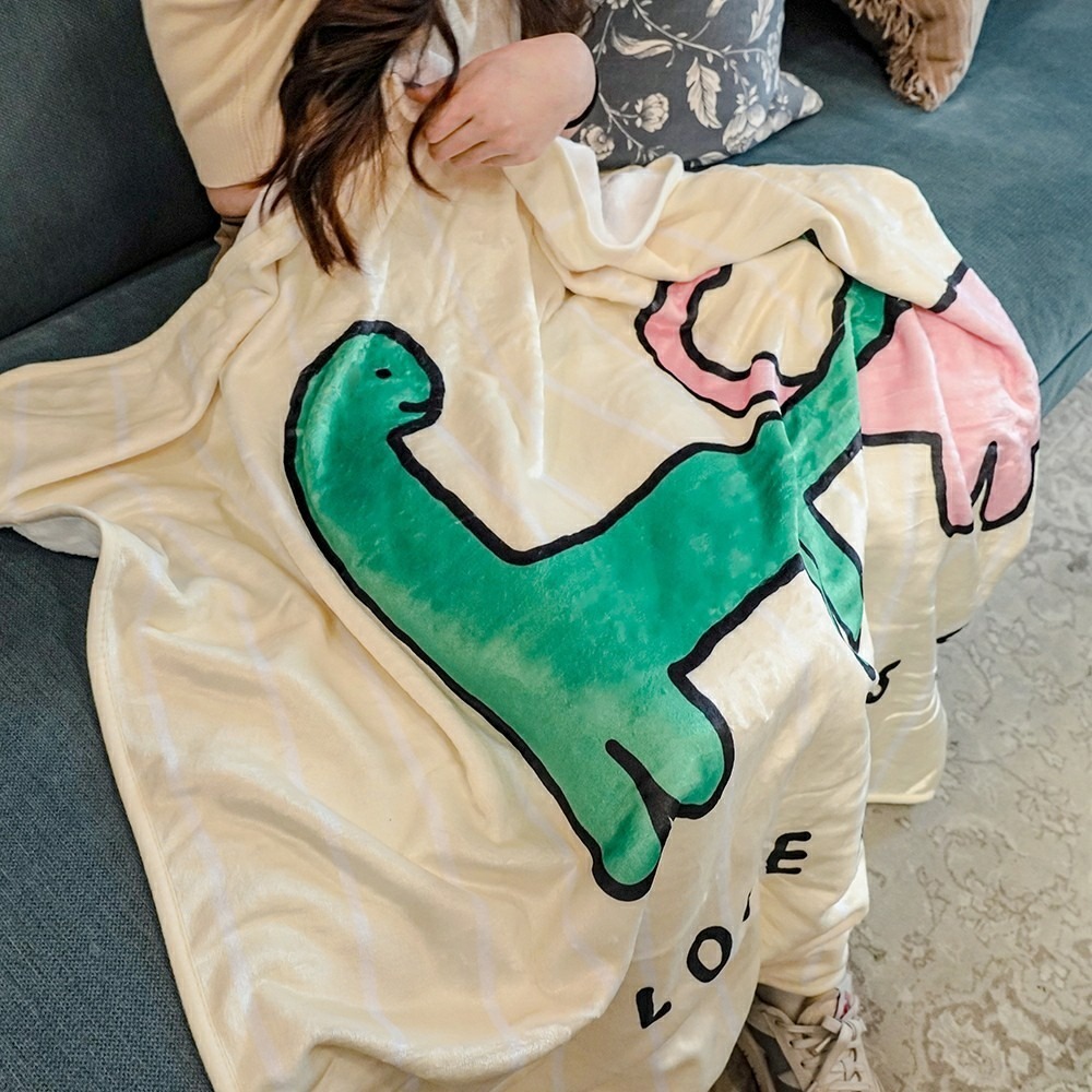 ʜᴀʀᴜᴅᴀɪʟʏ🌙 預購｜Joguman 小脘龍毛毯(愛心款/亂花款) 恐龍小被被 小毯子 棉被 被子-細節圖4