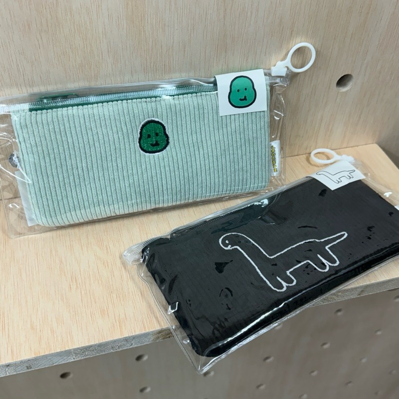 ʜᴀʀᴜᴅᴀɪʟʏ🌙 預購｜韓國文創 Joguman 小恐龍 燈芯絨筆袋 鉛筆盒-細節圖2