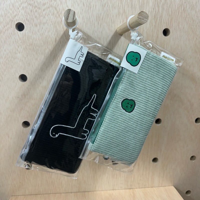 ʜᴀʀᴜᴅᴀɪʟʏ🌙 預購｜韓國文創 Joguman 小恐龍 燈芯絨筆袋 鉛筆盒-細節圖5