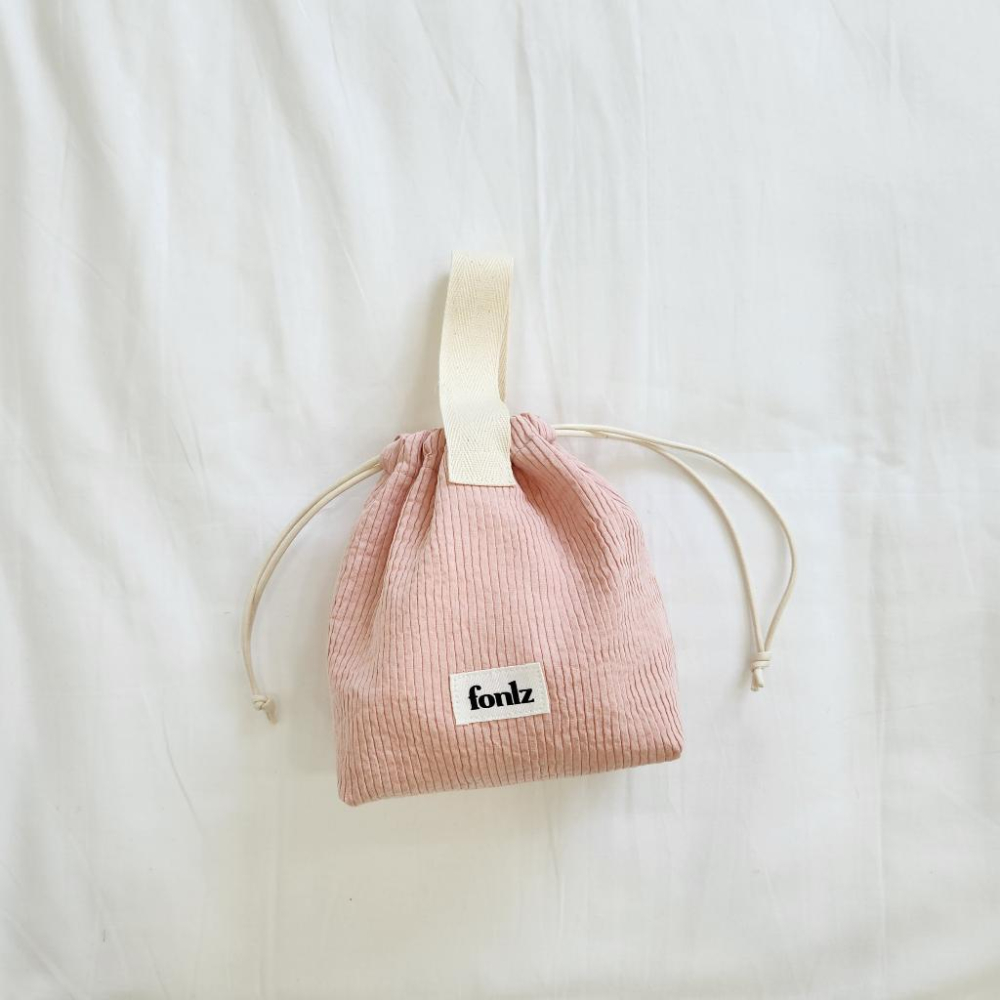 ʜᴀʀᴜᴅᴀɪʟʏ🌙  預購｜fonlz 坑條系列手提束口包 束口袋 腕包 輕便提包 隨身包 旅行收納 共五款-細節圖3