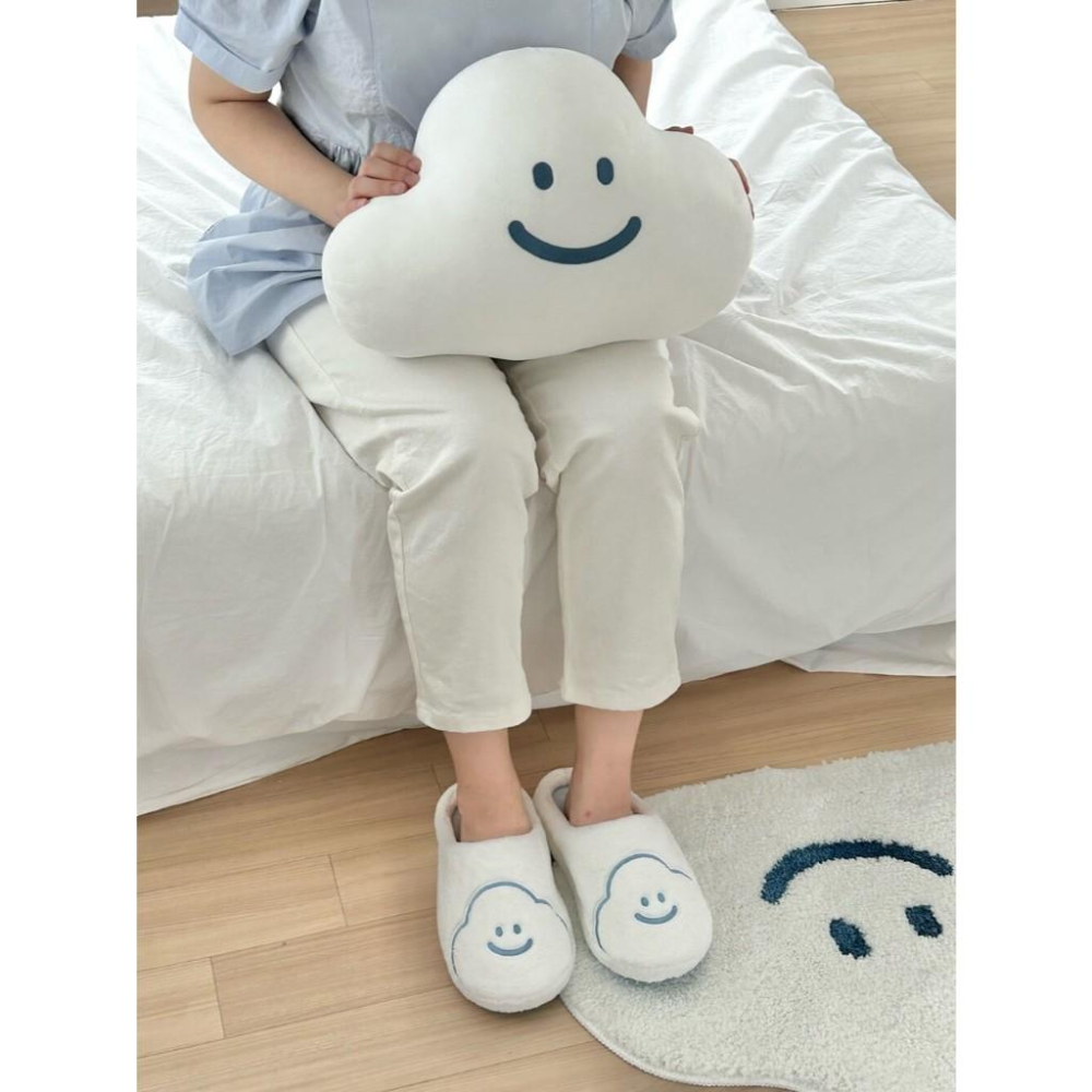 ʜᴀʀᴜᴅᴀɪʟʏ🌙  預購｜skyfolio 微笑雲朵刺繡室內拖 軟綿拖鞋 保暖拖鞋-細節圖4
