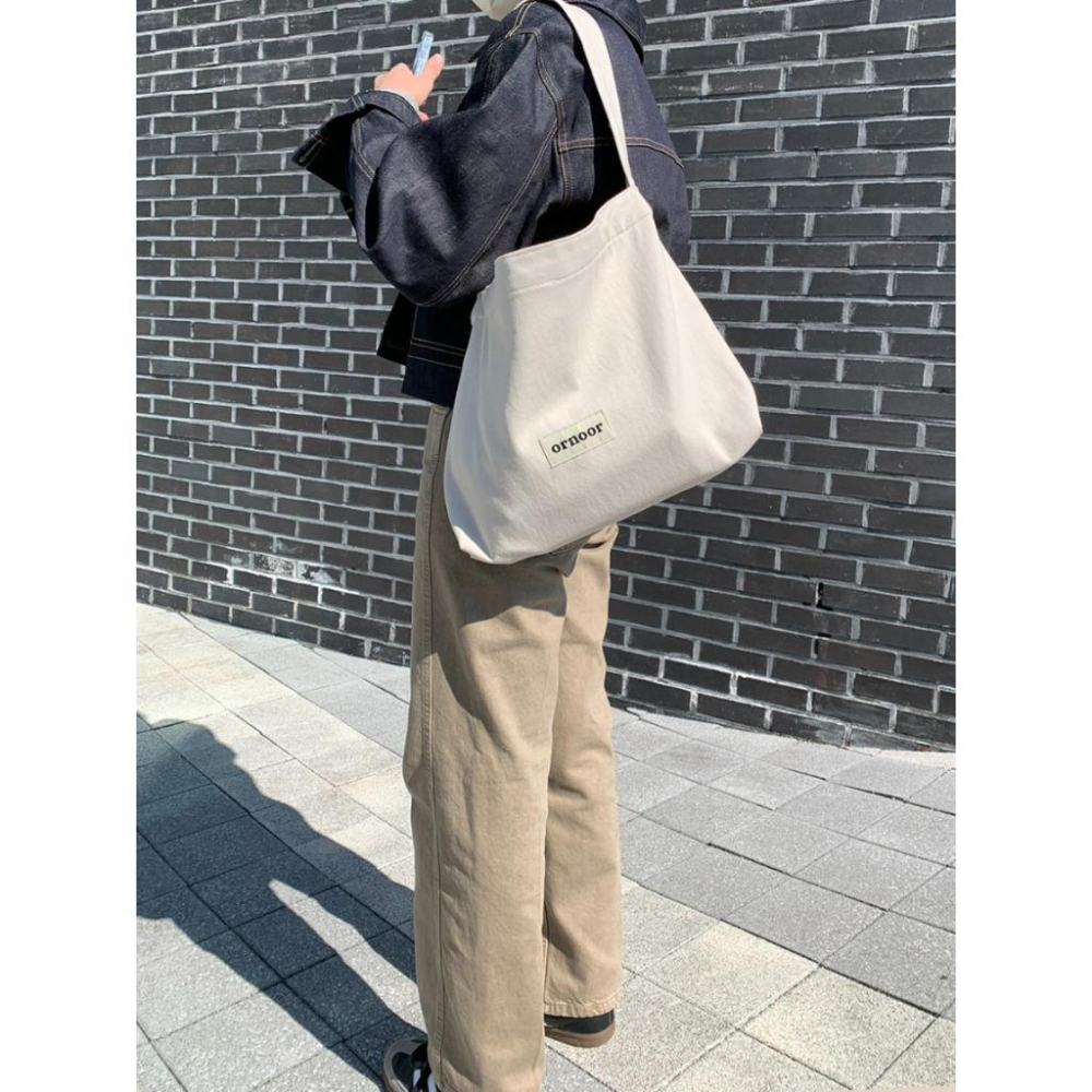 ʜᴀʀᴜᴅᴀɪʟʏ🌙 預購｜ornoor 素色LOGO棉麻肩背包 側背包 外出包 共兩款-細節圖3