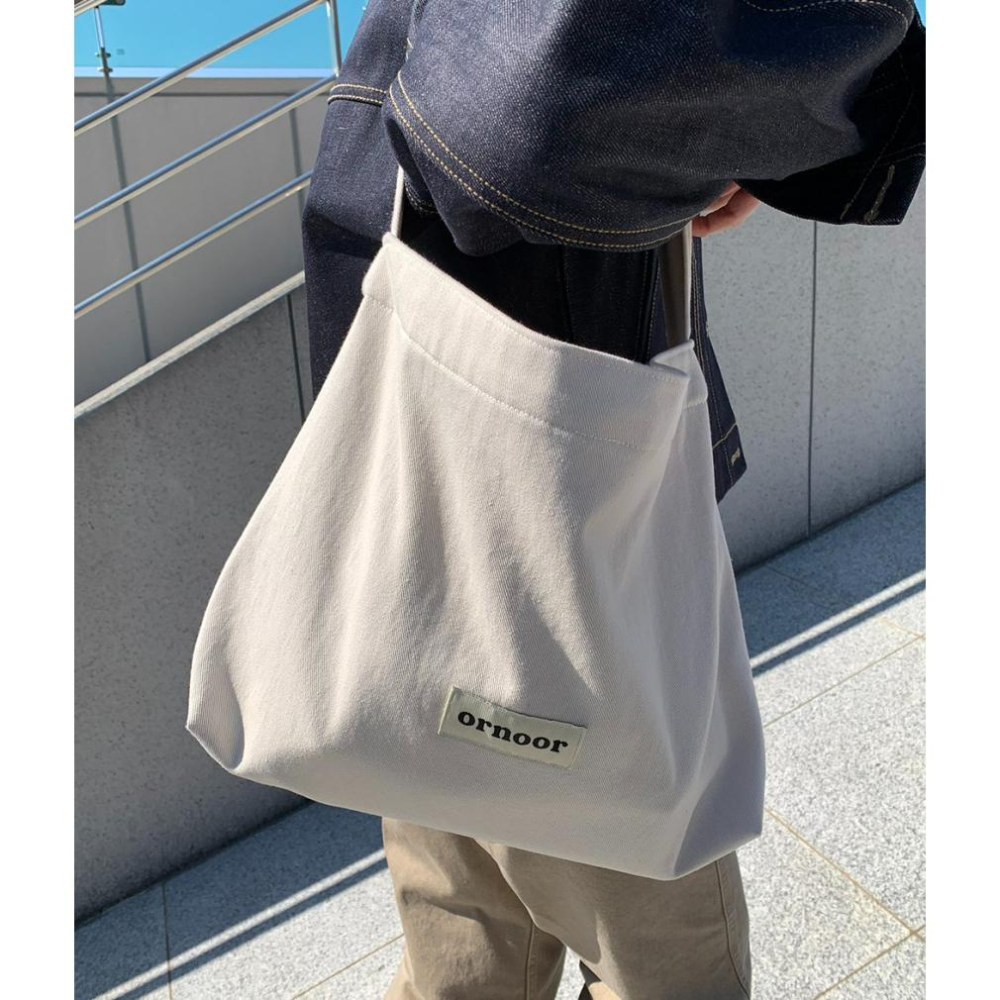 ʜᴀʀᴜᴅᴀɪʟʏ🌙 預購｜ornoor 素色LOGO棉麻肩背包 側背包 外出包 共兩款-細節圖4