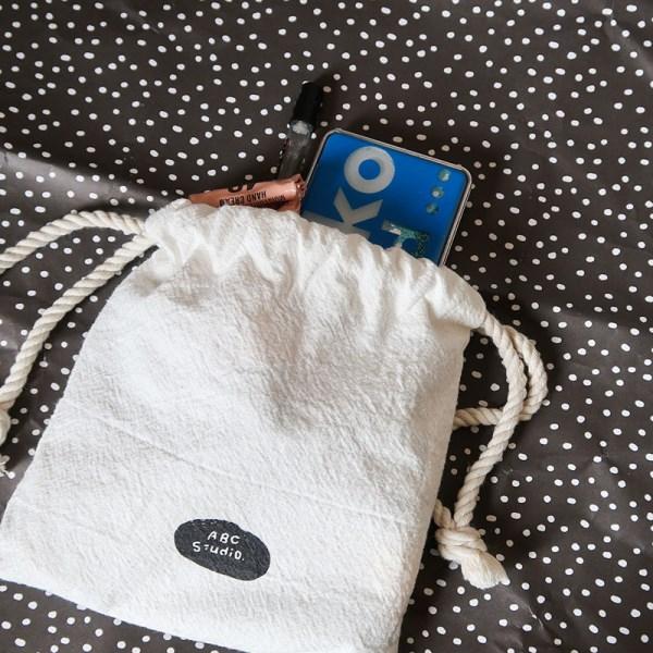 ʜᴀʀᴜᴅᴀɪʟʏ🌙  預購｜韓國文創 純白LOGO棉麻束口袋 束口包 PVC透明拉鍊包 收納包 隨身包 共三款-細節圖2