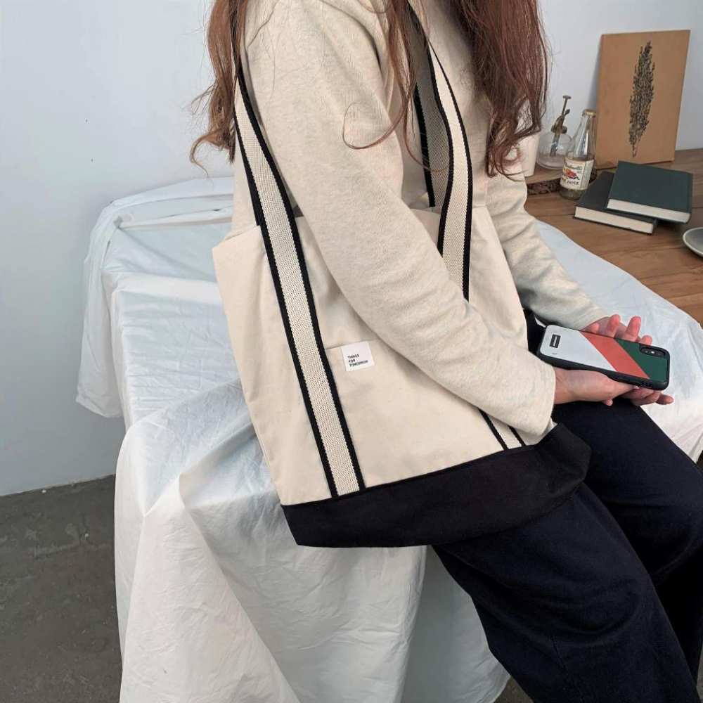 ʜᴀʀᴜᴅᴀɪʟʏ🌙  預購｜jackobag 黑白純色系列肩背包 側背包 外出包 輕便帆布包 托特包 共四款-細節圖2