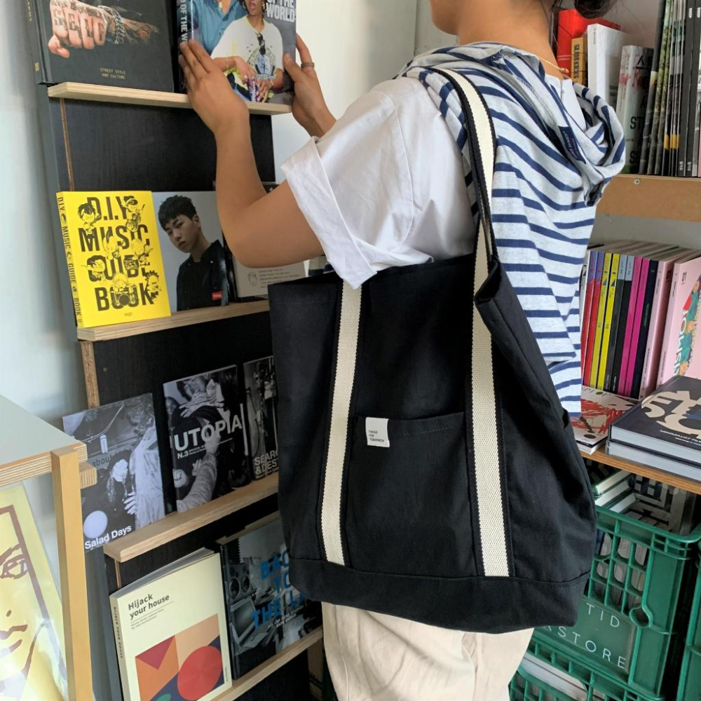ʜᴀʀᴜᴅᴀɪʟʏ🌙  預購｜jackobag 黑白純色系列肩背包 側背包 外出包 輕便帆布包 托特包 共四款-細節圖6
