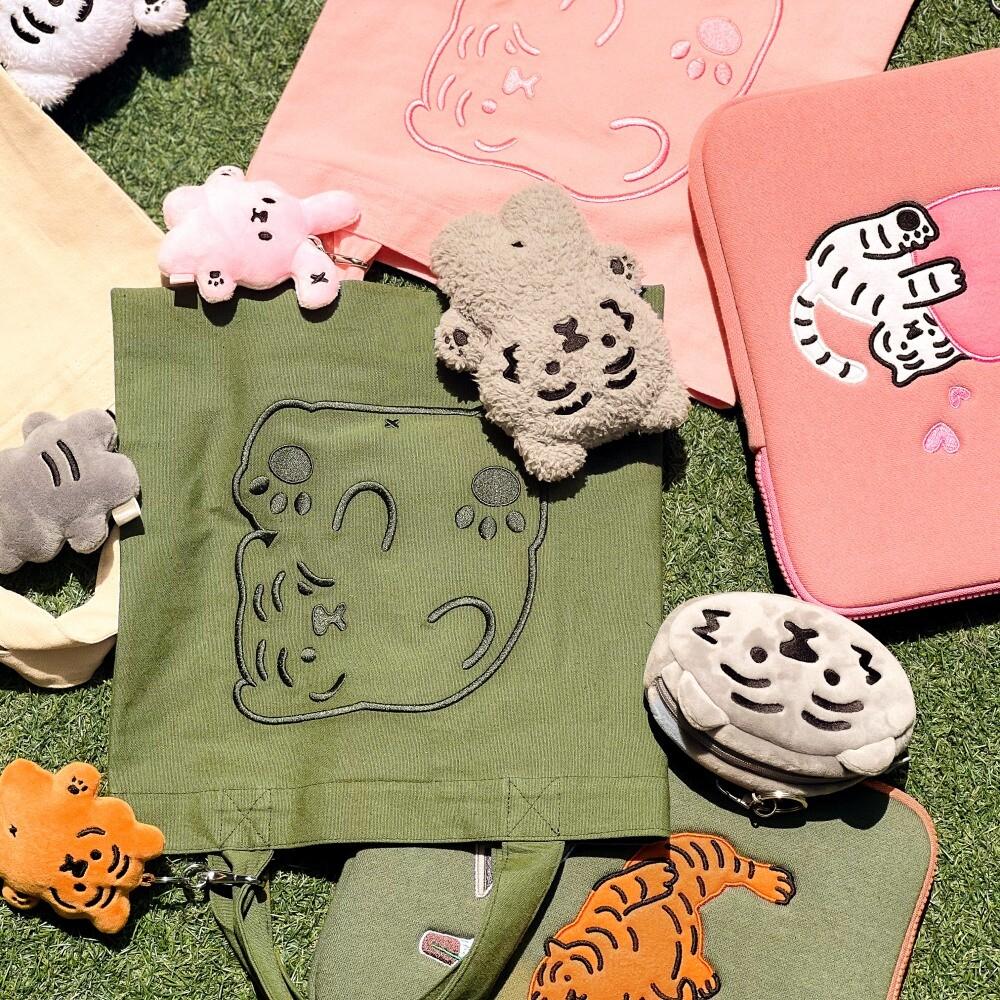 ʜᴀʀᴜᴅᴀɪʟʏ🌙  預購｜muziktiger 刺繡小老虎棉麻側背包 肩背包 外出包 旅行收納 共三款-細節圖9