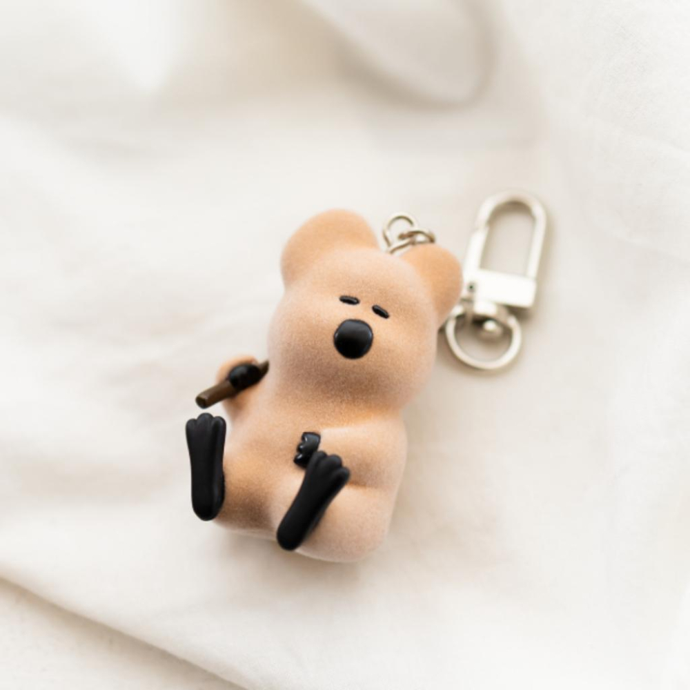 ʜᴀʀᴜᴅᴀɪʟʏ🌙 預購｜DINOTAENG 露營系列 植絨公仔吊飾 QUOKKA BOBO-細節圖3