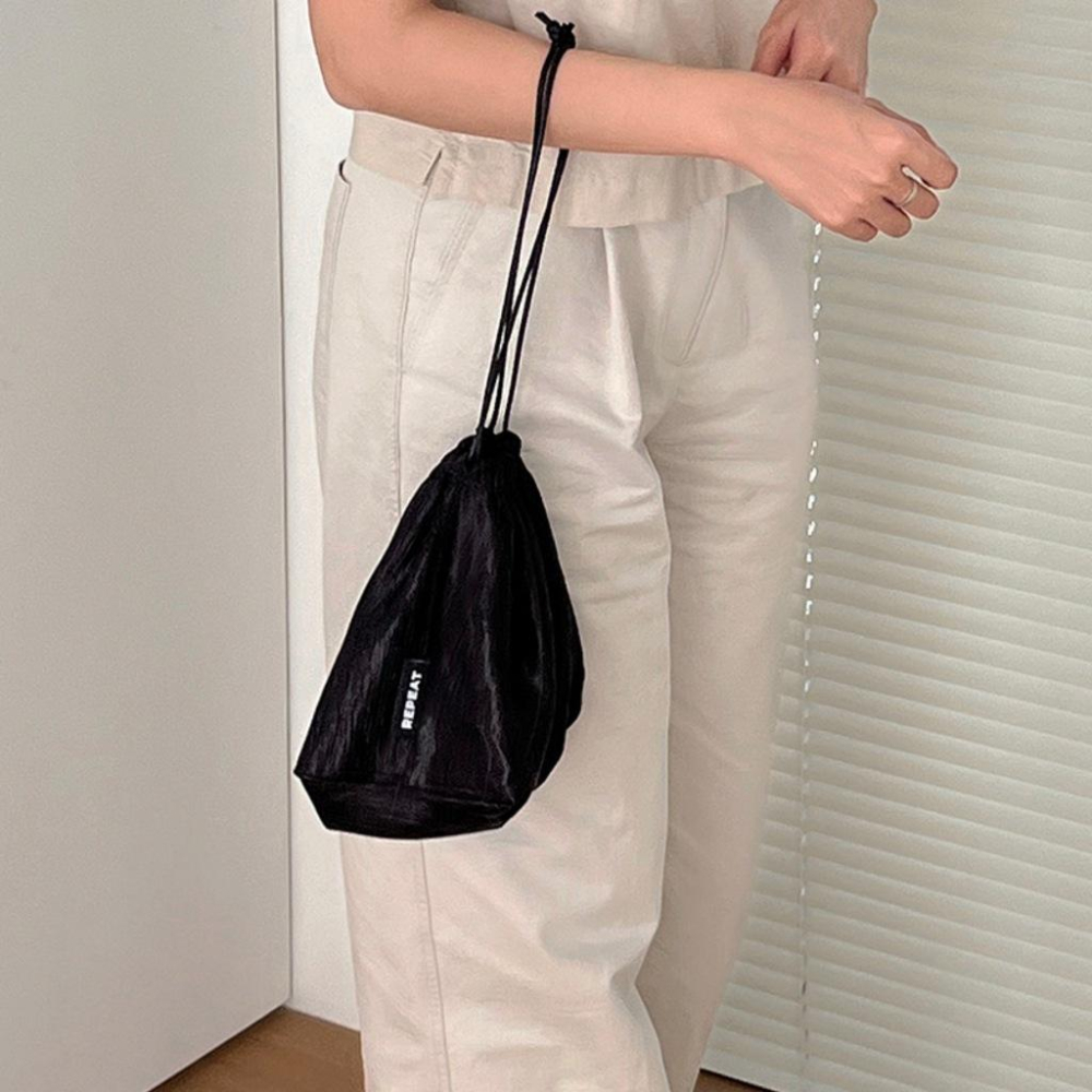 ʜᴀʀᴜᴅᴀɪʟʏ🌙 預購｜REPEAT 亮面皺皺布束口袋 束口收納包 隨身束口袋 小物收納袋 束口袋-細節圖3