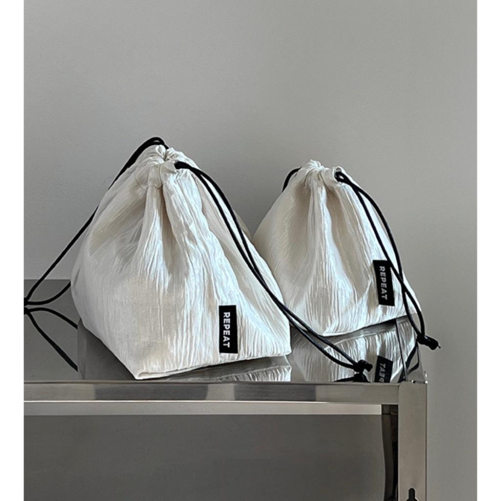 ʜᴀʀᴜᴅᴀɪʟʏ🌙 預購｜REPEAT 亮面皺皺布束口袋 束口收納包 隨身束口袋 小物收納袋 束口袋-細節圖5