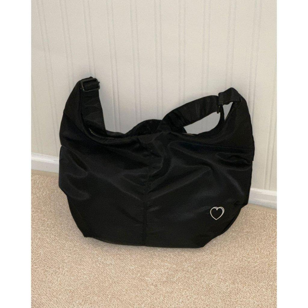 ʜᴀʀᴜᴅᴀɪʟʏ🌙預購｜MAZZZZY Signature Heart Shell Bag 愛心側背包 黑色肩背包-細節圖3