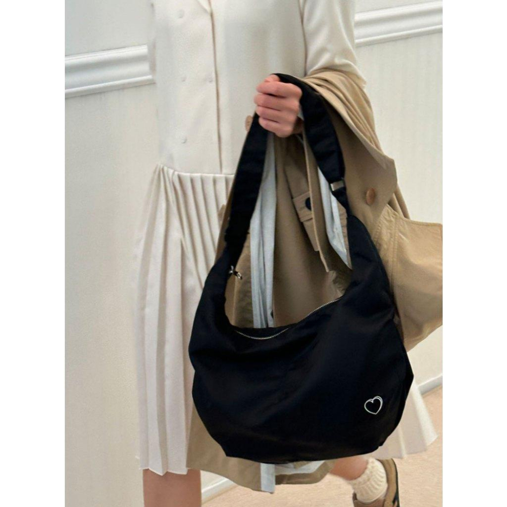 ʜᴀʀᴜᴅᴀɪʟʏ🌙預購｜MAZZZZY Signature Heart Shell Bag 愛心側背包 黑色肩背包-細節圖6