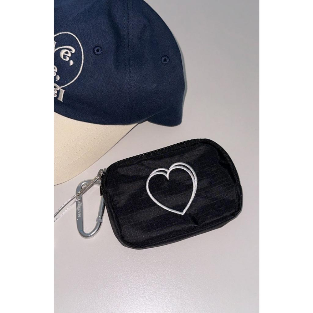 ʜᴀʀᴜᴅᴀɪʟʏ🌙 現貨｜MAZZZZY Signature Heart 愛心logo零錢包 布料卡片收納包 小物收納-細節圖5