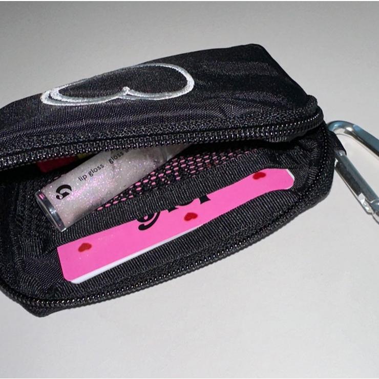 ʜᴀʀᴜᴅᴀɪʟʏ🌙 現貨｜MAZZZZY Signature Heart 愛心logo零錢包 布料卡片收納包 小物收納-細節圖6