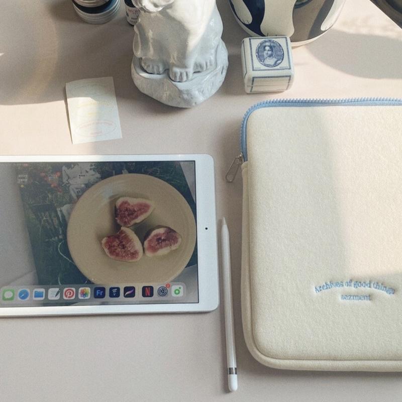 ʜᴀʀᴜᴅᴀɪʟʏ🌙  部分有貨｜韓國文創 簡約藍色 電腦包 平板包-細節圖2