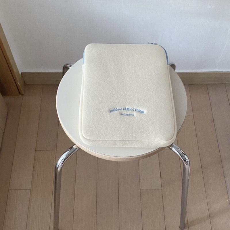 ʜᴀʀᴜᴅᴀɪʟʏ🌙  部分有貨｜韓國文創 簡約藍色 電腦包 平板包-細節圖3