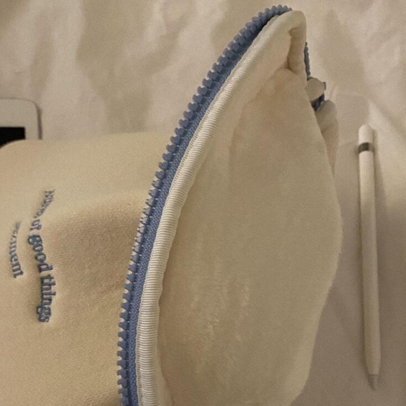 ʜᴀʀᴜᴅᴀɪʟʏ🌙  部分有貨｜韓國文創 簡約藍色 電腦包 平板包-細節圖4