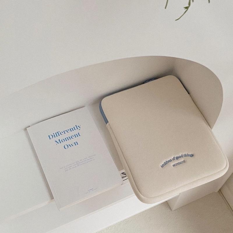 ʜᴀʀᴜᴅᴀɪʟʏ🌙  部分有貨｜韓國文創 簡約藍色 電腦包 平板包-細節圖8